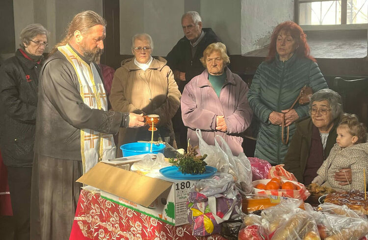 В Сърница почетоха Свети Николай Чудотворец в едноименната църква