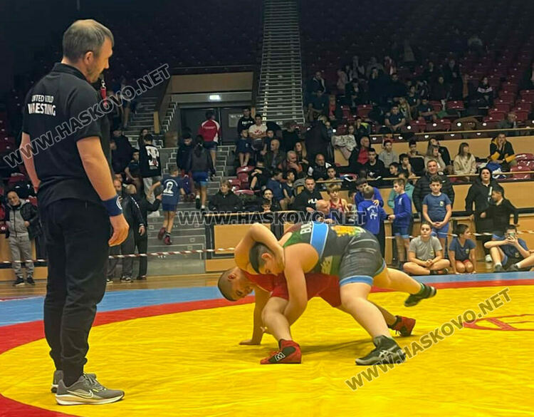 Борци от пет държави излязоха на тепиха в Димитровград