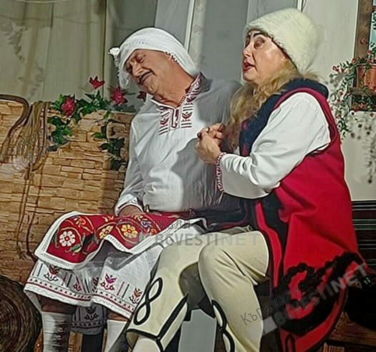 От днес   пчеларовската трупа „Арт - кошер" тръгва на турне в страната с постановката си  " Женско царство" на Ст.Л. Костов