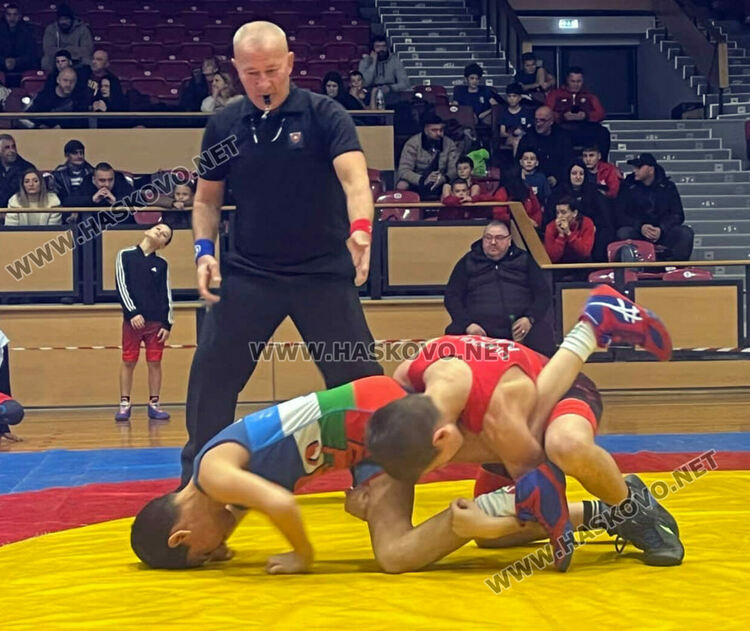 Борци от пет държави излязоха на тепиха в Димитровград