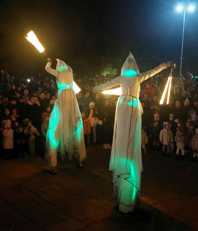 Коледното дърво в Асеновград заблестя
