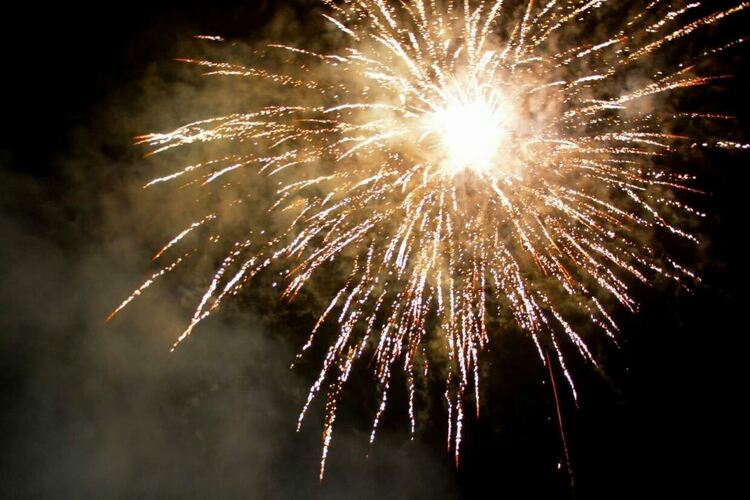 Коледното дърво в Асеновград заблестя