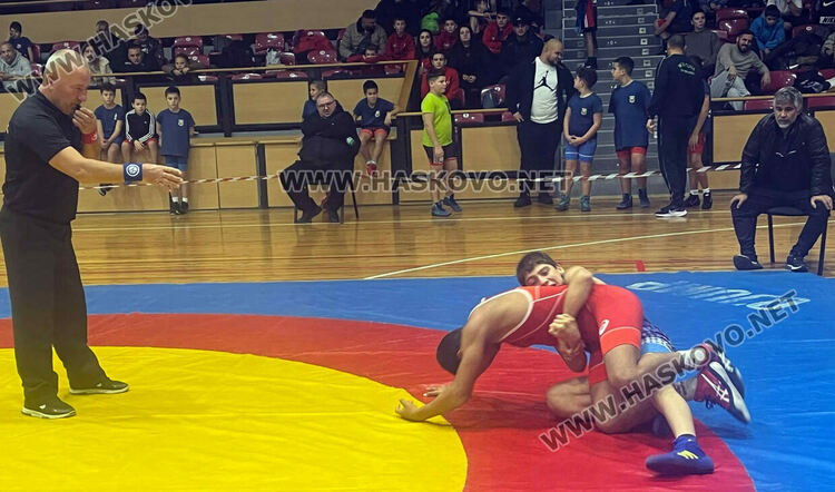 Борци от пет държави излязоха на тепиха в Димитровград