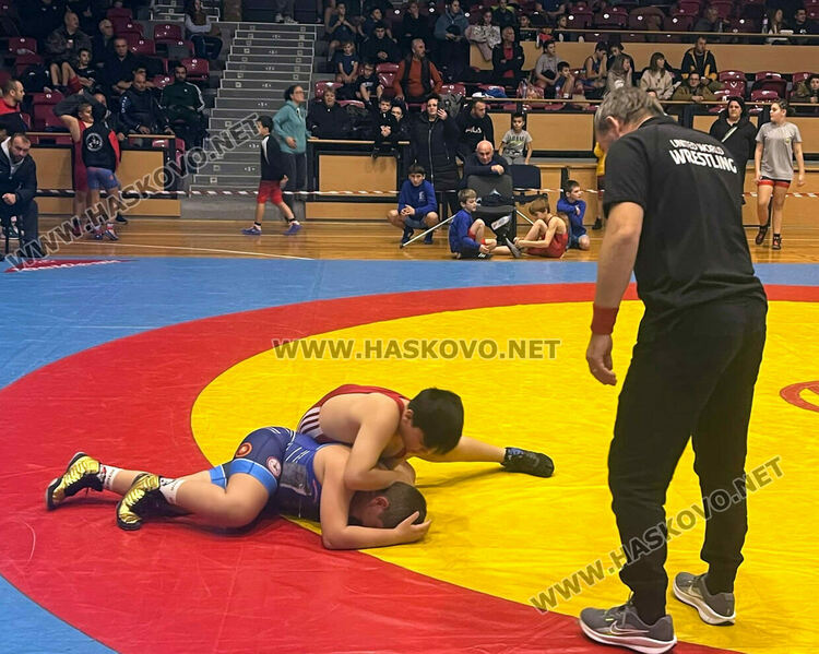 Борци от пет държави излязоха на тепиха в Димитровград