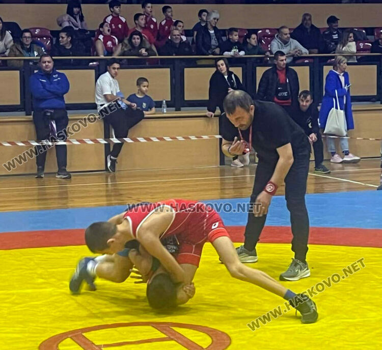 Борци от пет държави излязоха на тепиха в Димитровград