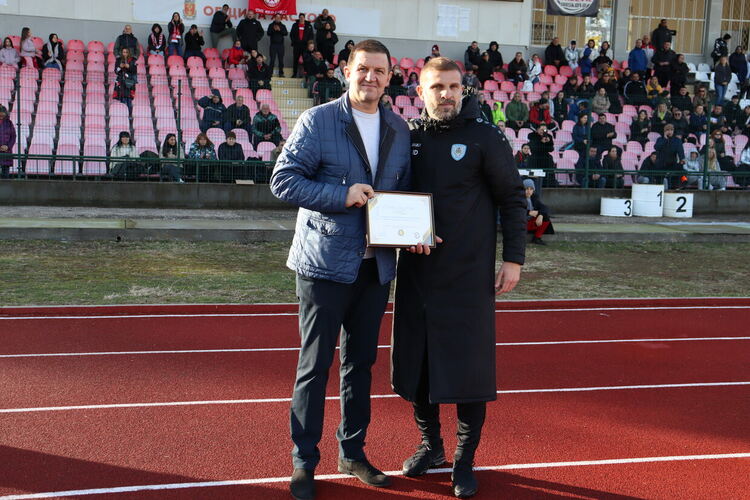 Кметът Станислав Дечев награди бъдещи футболни звезди