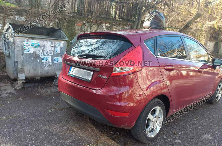 Наказание: Затрупаха с боклуци кола, паркирана пред контейнери в Хасково