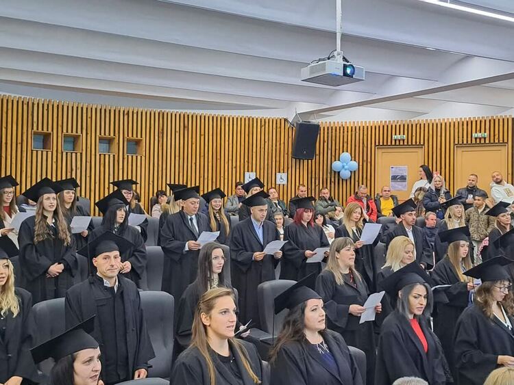 Абсолвентите от 59-тия випуск на Филиала на ПУ „П. Хилендарски“ в Смолян получиха своите дипломи