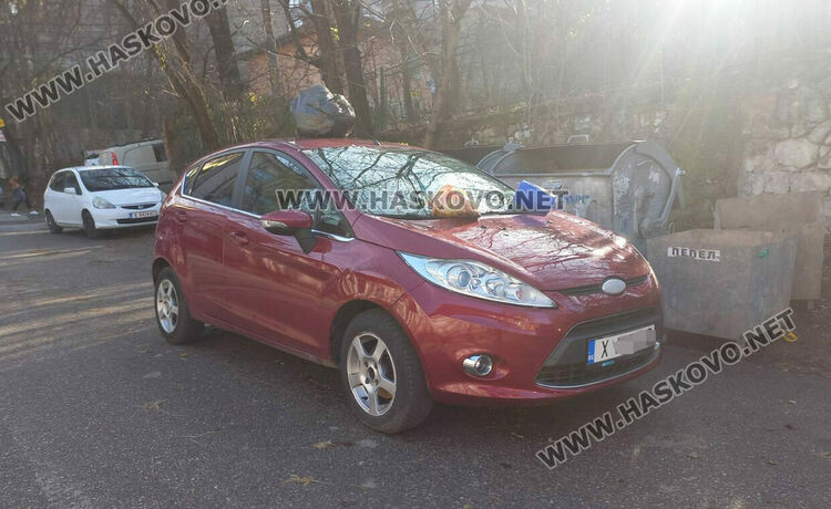 Наказание: Затрупаха с боклуци кола, паркирана пред контейнери в Хасково