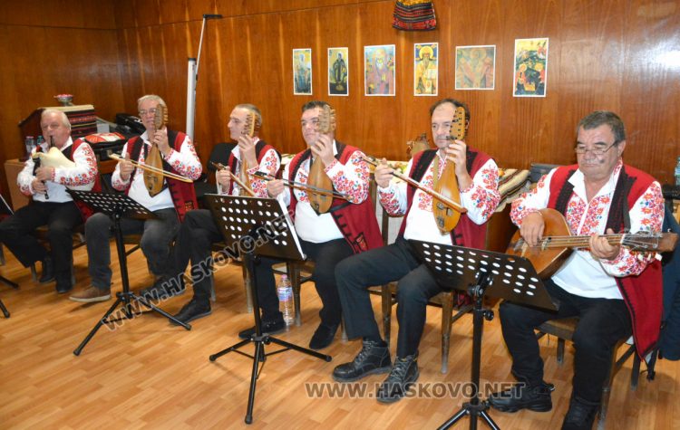 Над 1000 деца се запознават с автентичния български фолклор с „Коледа в музея“