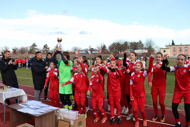 Кметът Станислав Дечев награди бъдещи футболни звезди