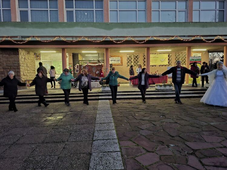 В Дълбок извор поставиха началото на сезона на коледните вълшебства