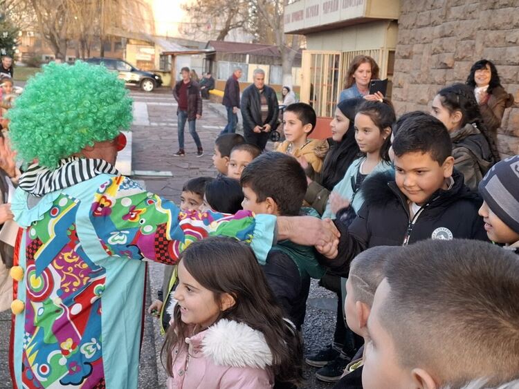 В Дълбок извор поставиха началото на сезона на коледните вълшебства