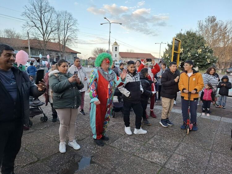 В Дълбок извор поставиха началото на сезона на коледните вълшебства