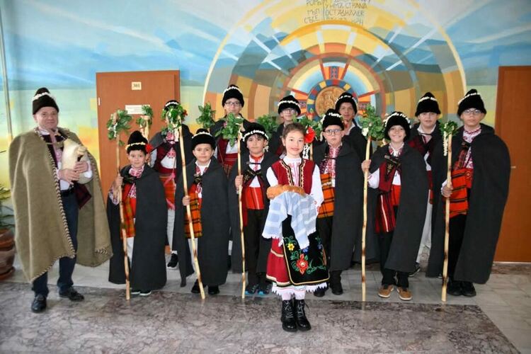 Коледари навестиха община Асеновград 