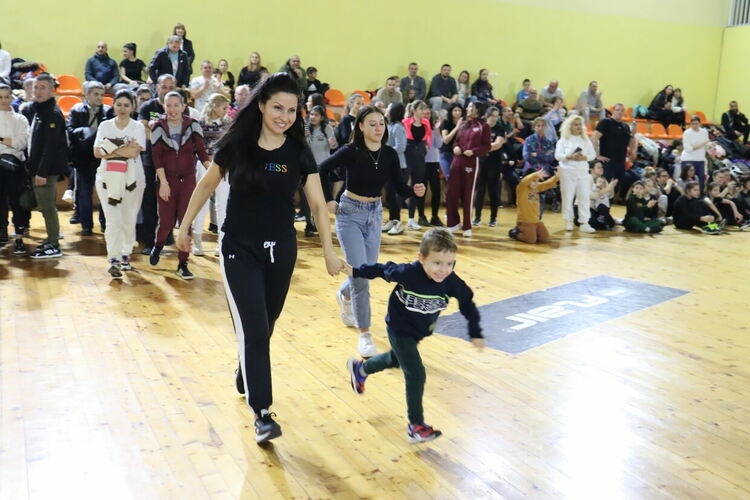 Деца и родители се включиха в най-щурото и най-оспорваното състезание в Хасково - Спортист на градината