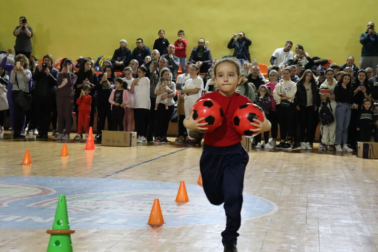 Деца и родители се включиха в най-щурото и най-оспорваното състезание в Хасково - Спортист на градината