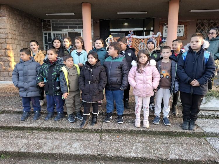 В Дълбок извор поставиха началото на сезона на коледните вълшебства