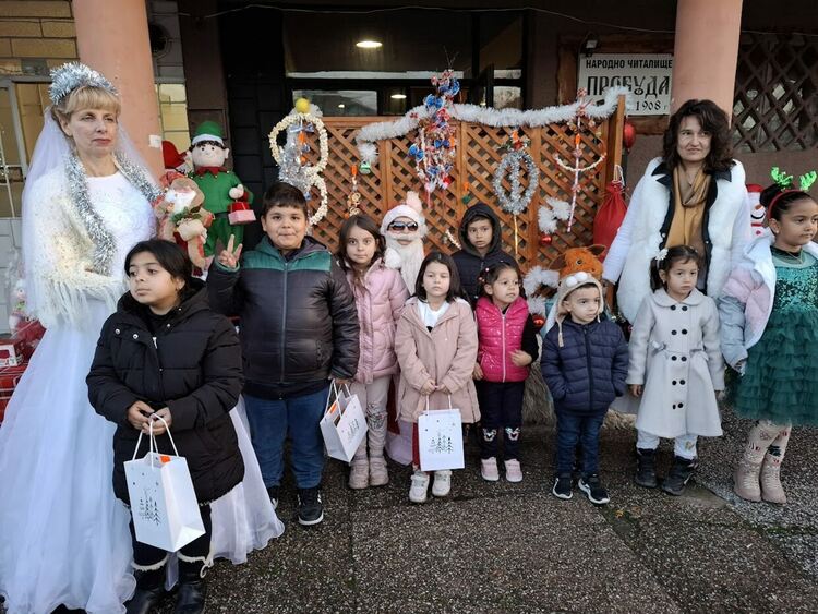 В Дълбок извор поставиха началото на сезона на коледните вълшебства