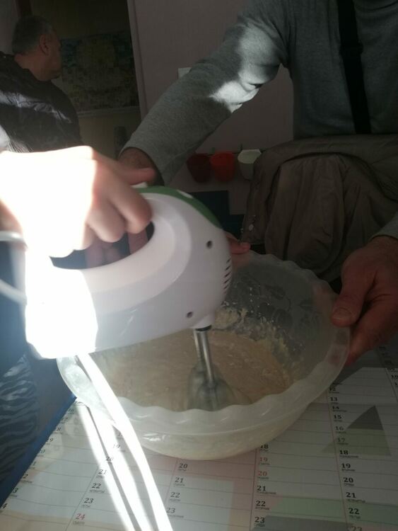 Деца изработиха фигурки за коледния базар