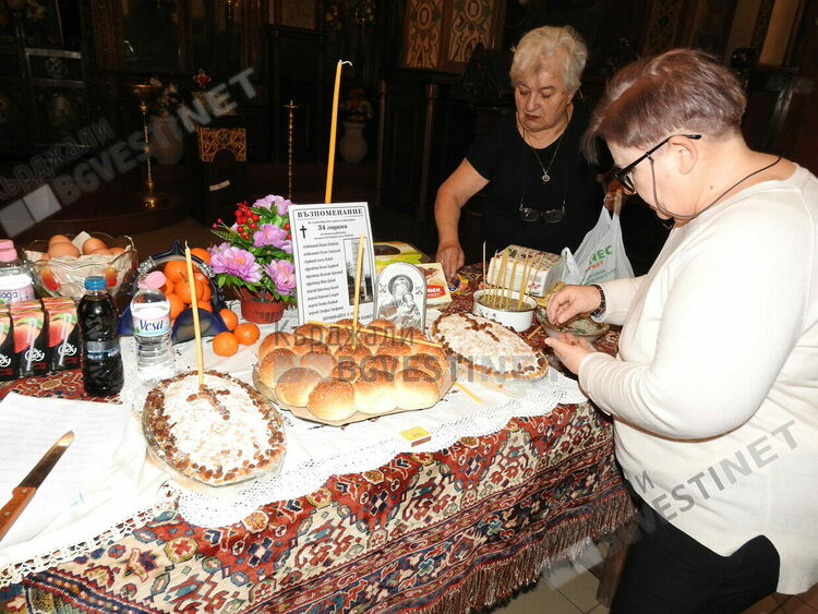 Отец Петър Гарена отслужи панахида  за загиналите във Върбица военослужещи, инициативата е на християни и мюсюлмани