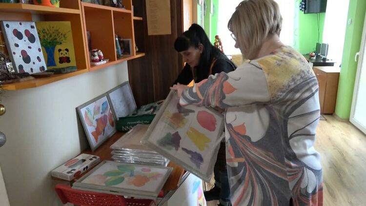 Коледна магия: Деца в неравностойно положение представят свои картини