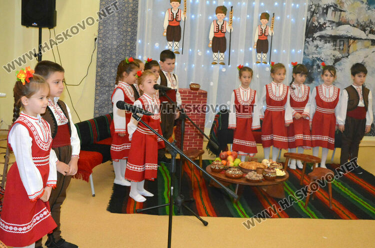 Фестивал „Коледарче“ съхранява българските традиции в ДГ „Слънце“