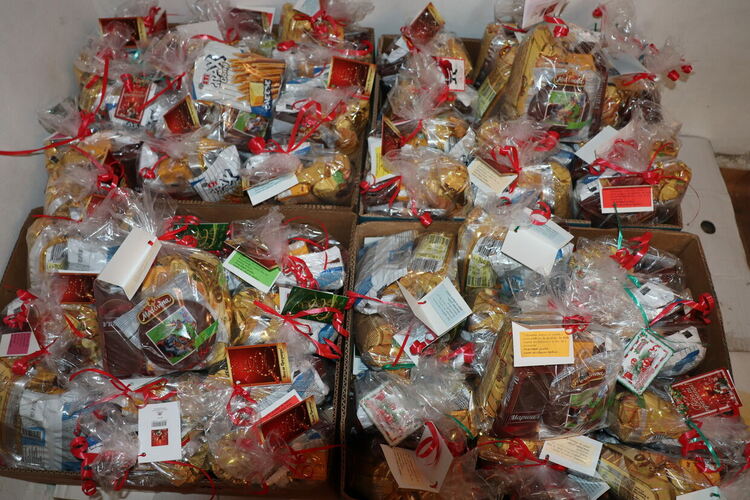 Коледни торбички с лакомства ще получат децата от детските градини в община Ардино от кмета Изет Шабан