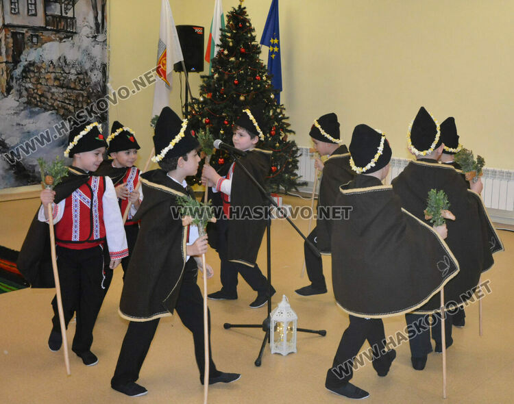 Фестивал „Коледарче“ съхранява българските традиции в ДГ „Слънце“