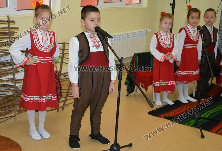 Фестивал „Коледарче“ съхранява българските традиции в ДГ „Слънце“