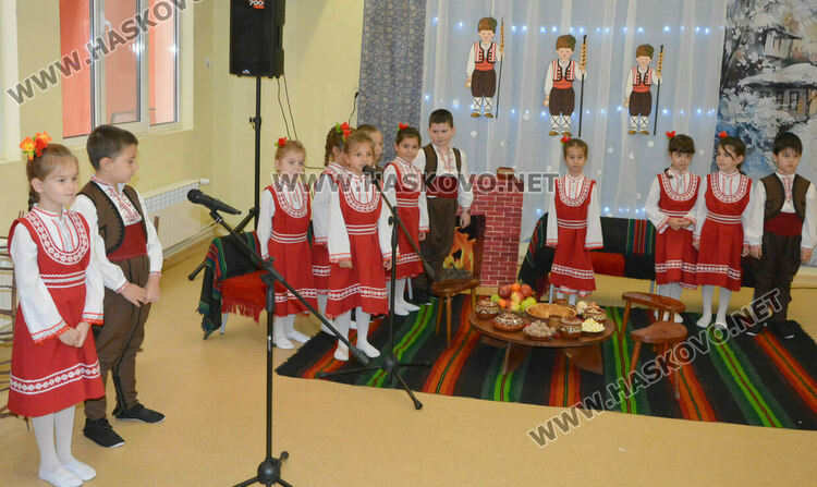 Фестивал „Коледарче“ съхранява българските традиции в ДГ „Слънце“