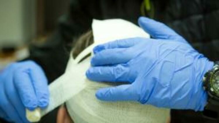 18-годишен е с открита черепно-мозъчна травма и опасност за живота след побой в Перник