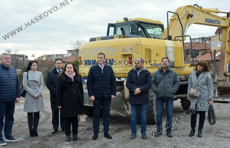 Изграждат физкултурен салон в ОУ „Никола Вапцаров“ в Хасково