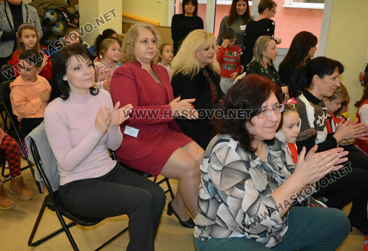 Фестивал „Коледарче“ съхранява българските традиции в ДГ „Слънце“