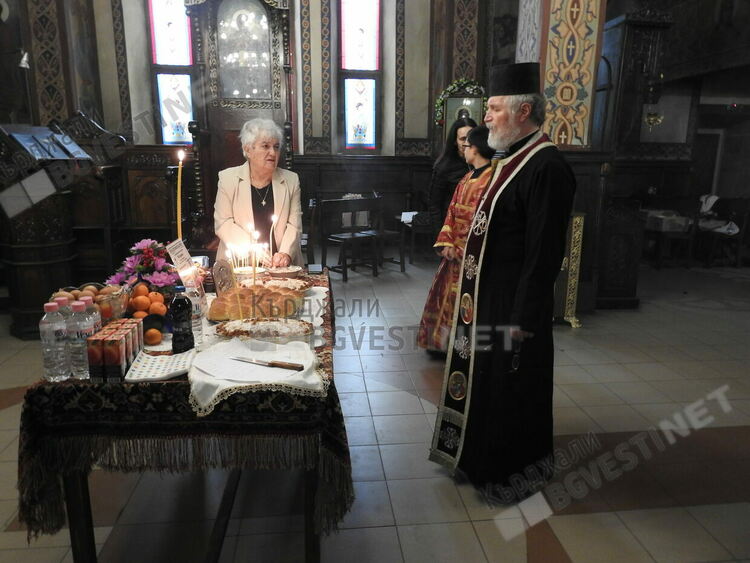 Отец Петър Гарена отслужи панахида  за загиналите във Върбица военослужещи, инициативата е на християни и мюсюлмани