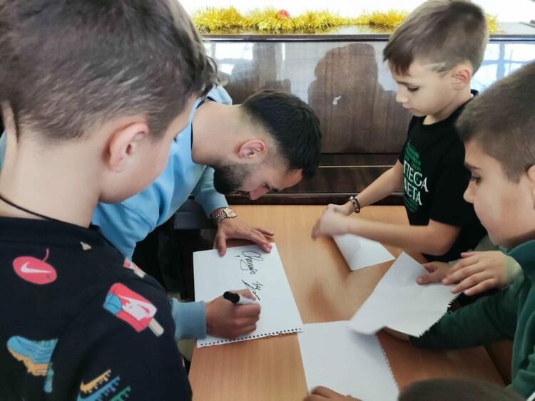 Малките паисиевци се срещнаха с известни футболисти