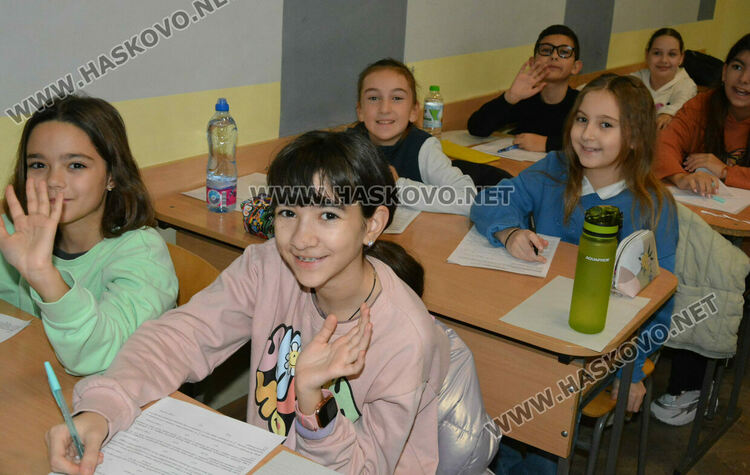 Около 500 деца се явиха на Коледно математическо състезание в Хасково