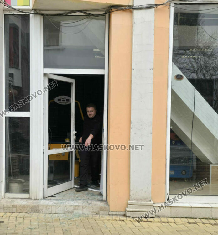 Разбиха и обраха детска игрална зала в центъра на Хасково