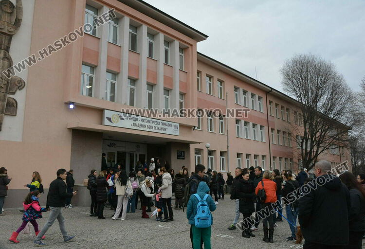 Около 500 деца се явиха на Коледно математическо състезание в Хасково