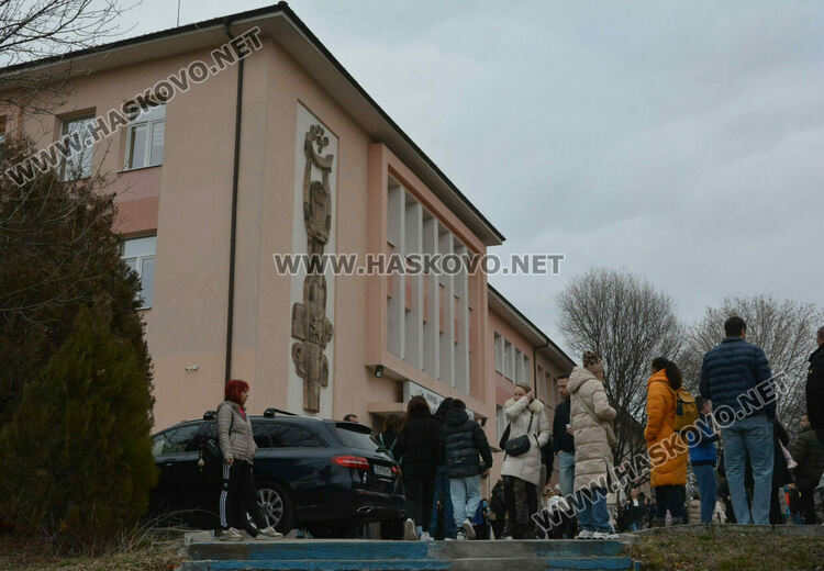 Около 500 деца се явиха на Коледно математическо състезание в Хасково