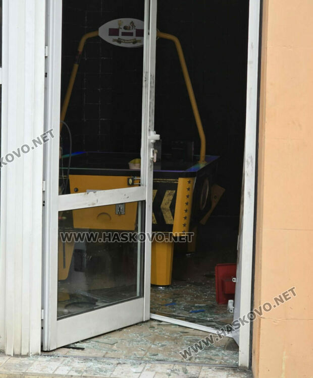 Разбиха и обраха детска игрална зала в центъра на Хасково