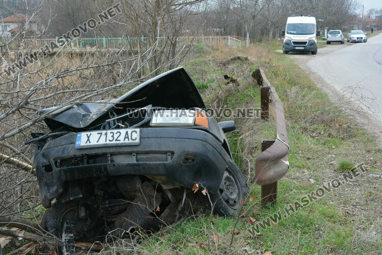 Водач излетя в дере край Въгларово и избяга