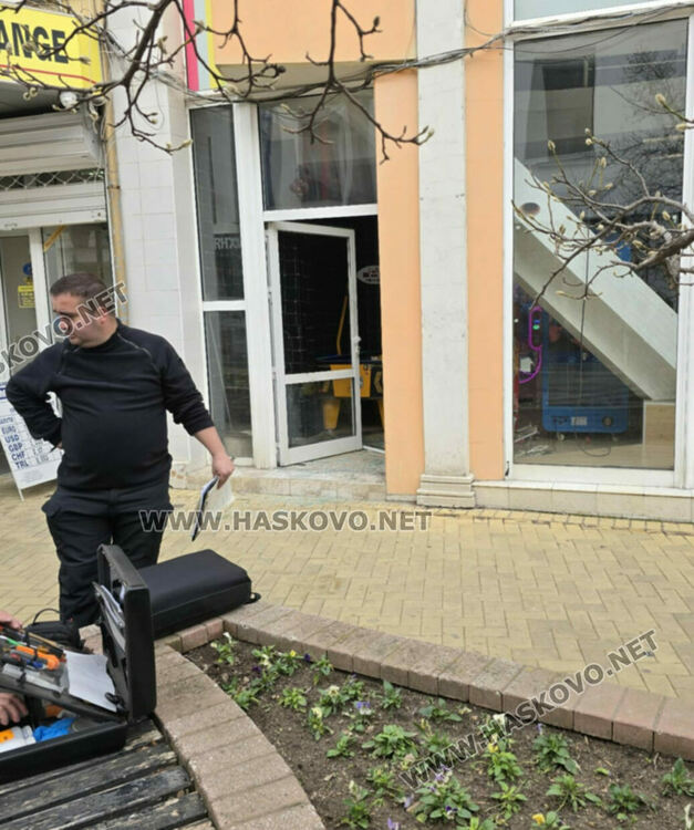 Разбиха и обраха детска игрална зала в центъра на Хасково