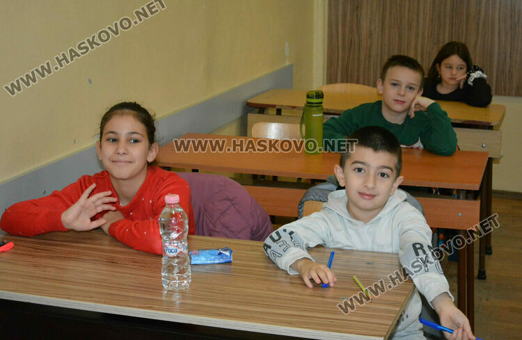 Около 500 деца се явиха на Коледно математическо състезание в Хасково