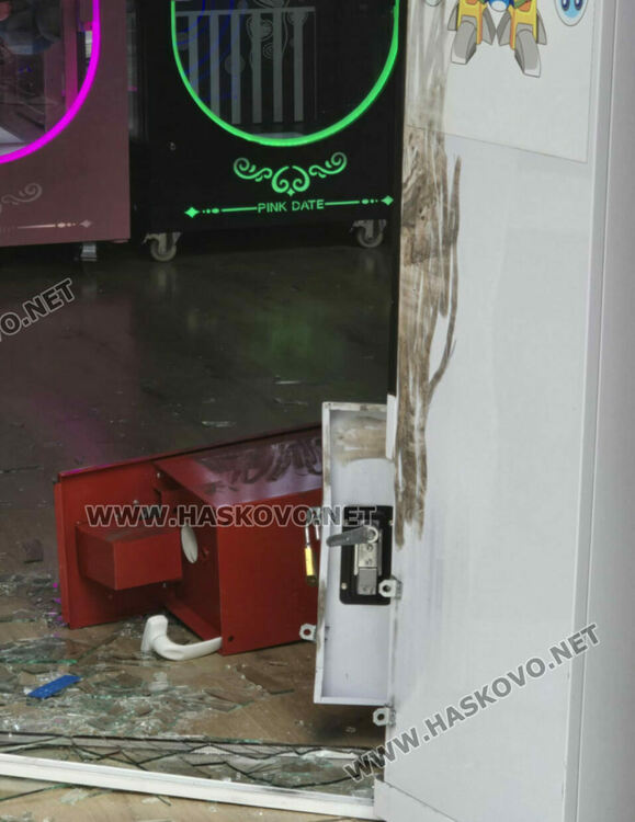 Разбиха и обраха детска игрална зала в центъра на Хасково