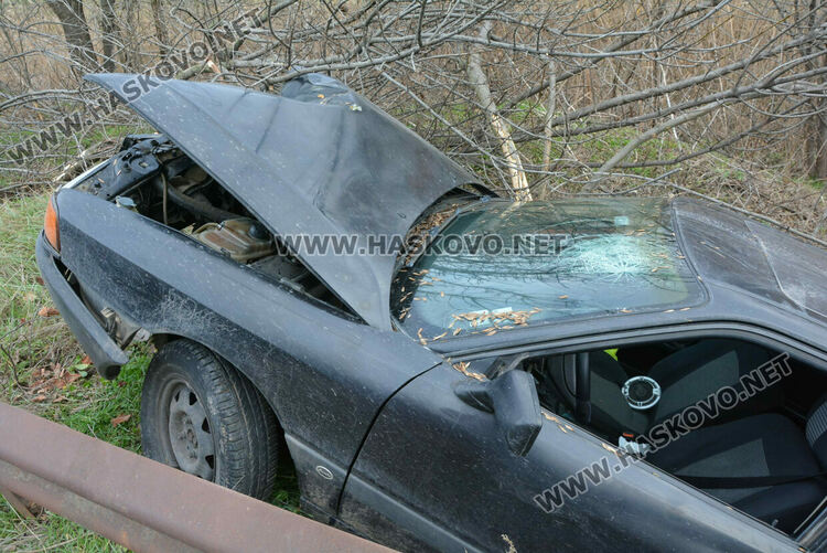 Водач излетя в дере край Въгларово и избяга