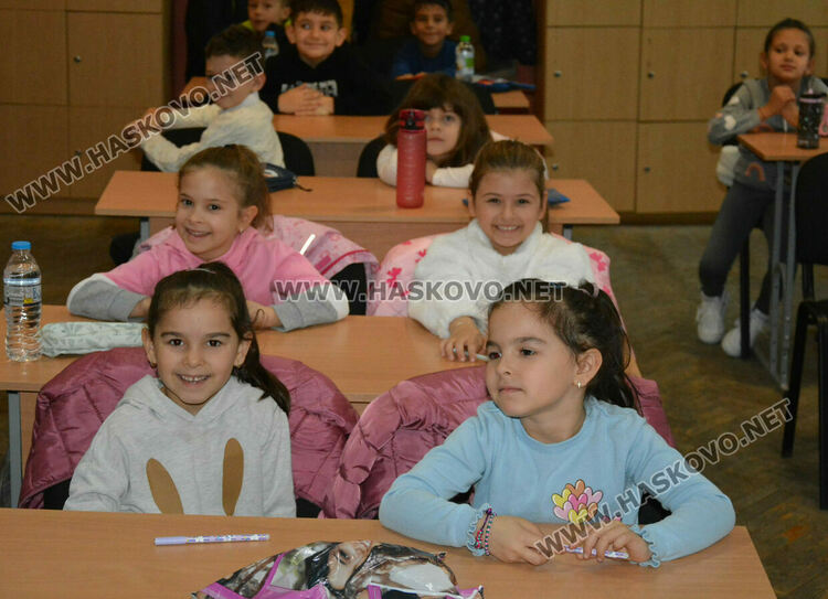 Около 500 деца се явиха на Коледно математическо състезание в Хасково