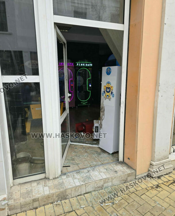 Разбиха и обраха детска игрална зала в центъра на Хасково