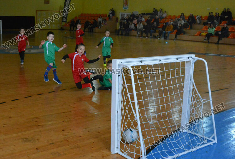 5 отбора от детски градини се включиха във футболен турнир „Купа Хасково“