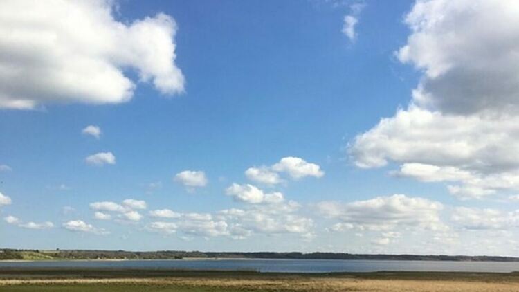 Променливо време в неделя, със слаб дъжд на юг